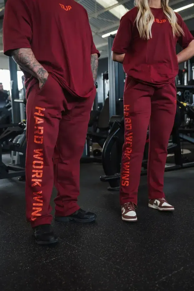 Trained by JP Hard Work Wins joggers deep red bomuld