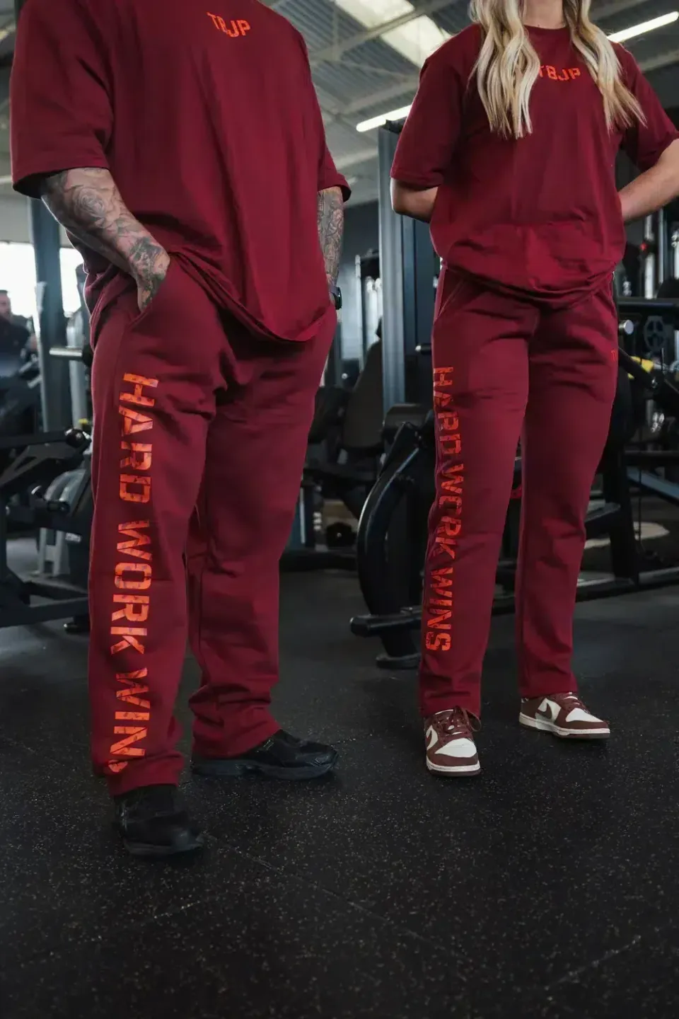 Trained by JP Hard Work Wins joggers deep red bomuld