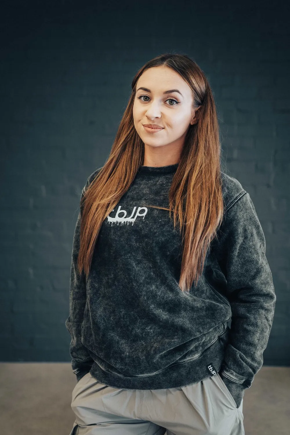 Trained by JP Drip Logo sweater sort grå logo