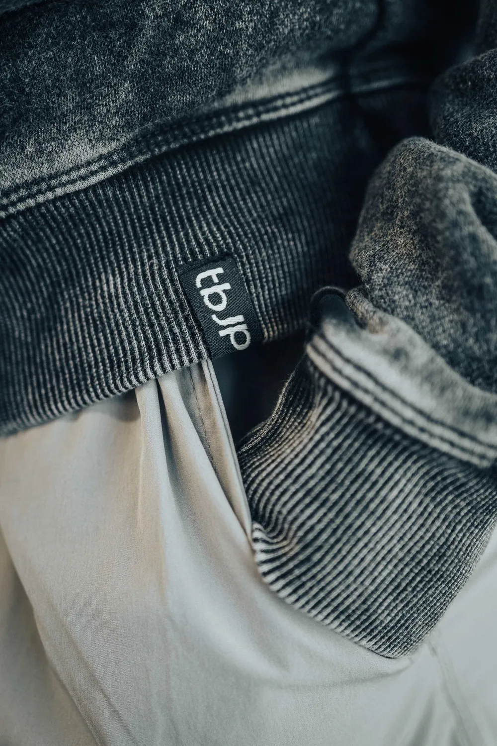 Trained by JP Drip Logo sweater sort grå logo
