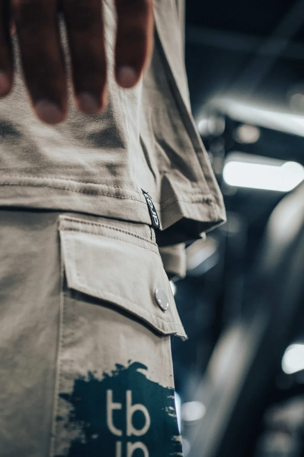 Trained by JP UTILITY01 cargo shorts lysegrå